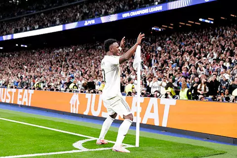 غموض مصير جوارديولا يهدد حلم السيتي في التعاقد مع فينيسيوس جونيور